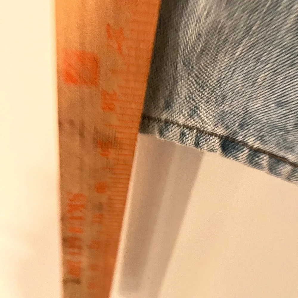 Vintage Levis 555 Relaxed Fit Straight Leg Jeans Light Wash Made in USA 31x30
